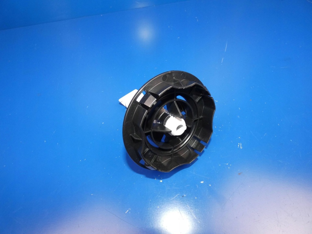 фото №1, Opel corsa f mokka болт кронштейн колеса запасного