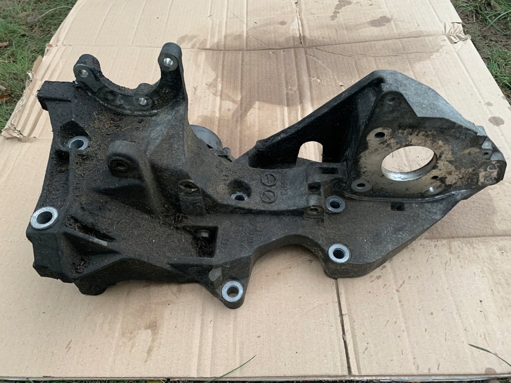 Купить Audi a4 b8 кронштейн генератора 03l903143h