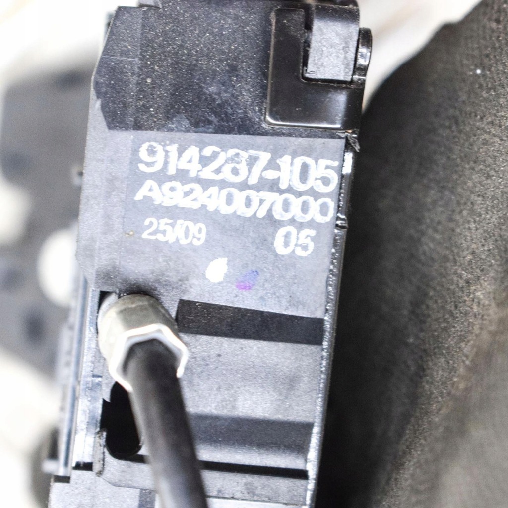 фото №6, Chevrolet camaro 2010 замок кришки задній / багажника