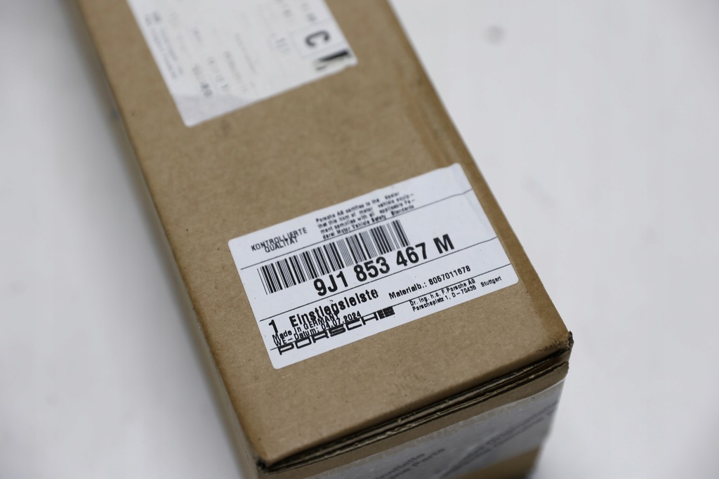 фото №7, Молдинг порог алюминиевая porsche taycan 9j1 левая 9j1 853 467 m