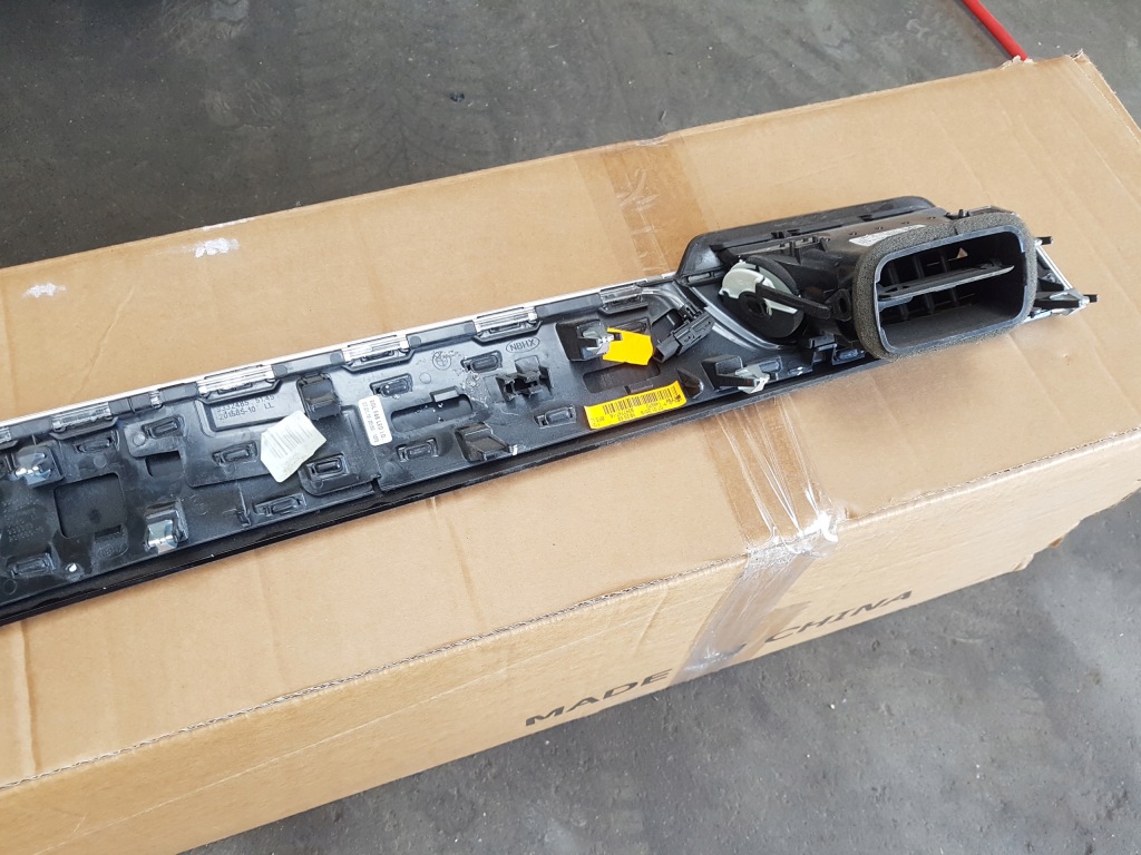 Bmw x1 f48 решітка обдув декоративна чорний блиск 9347747 в Україні