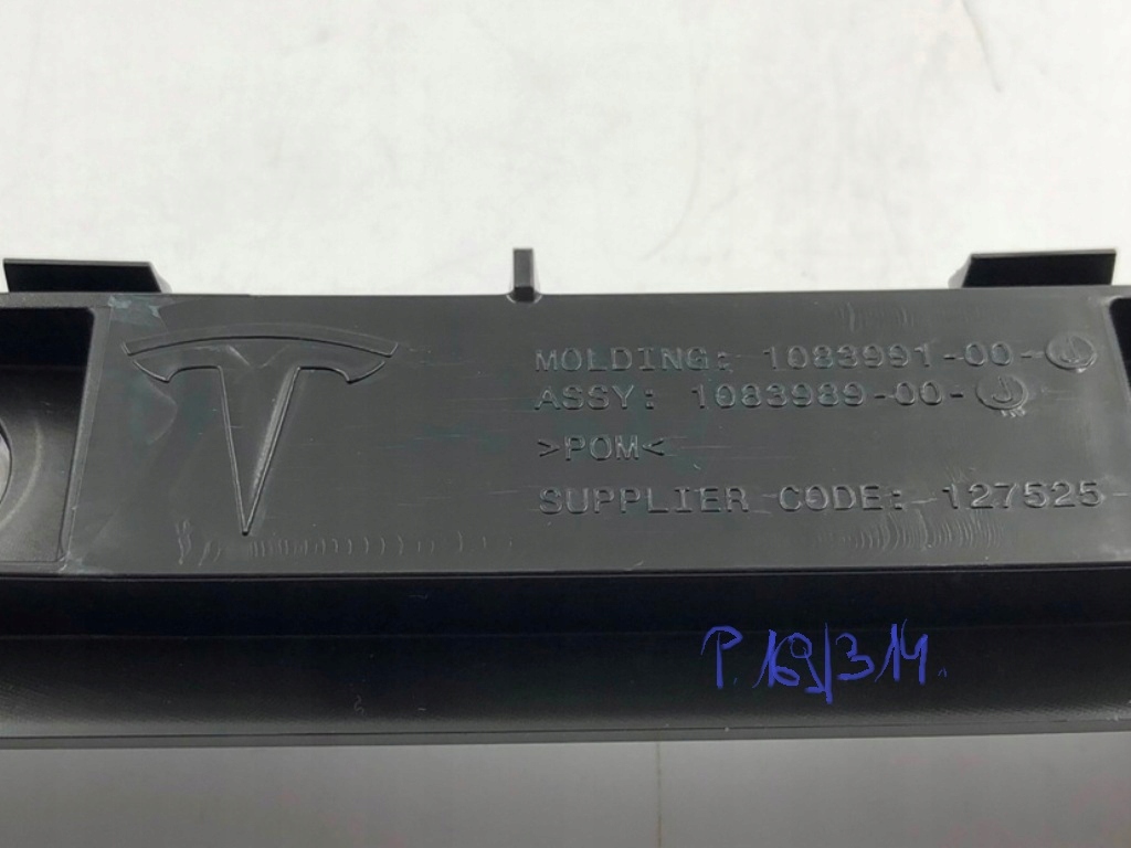 Кронштейн кронштейн бампера правый задний  108398900j tesla model 3 2017-20 Доставка