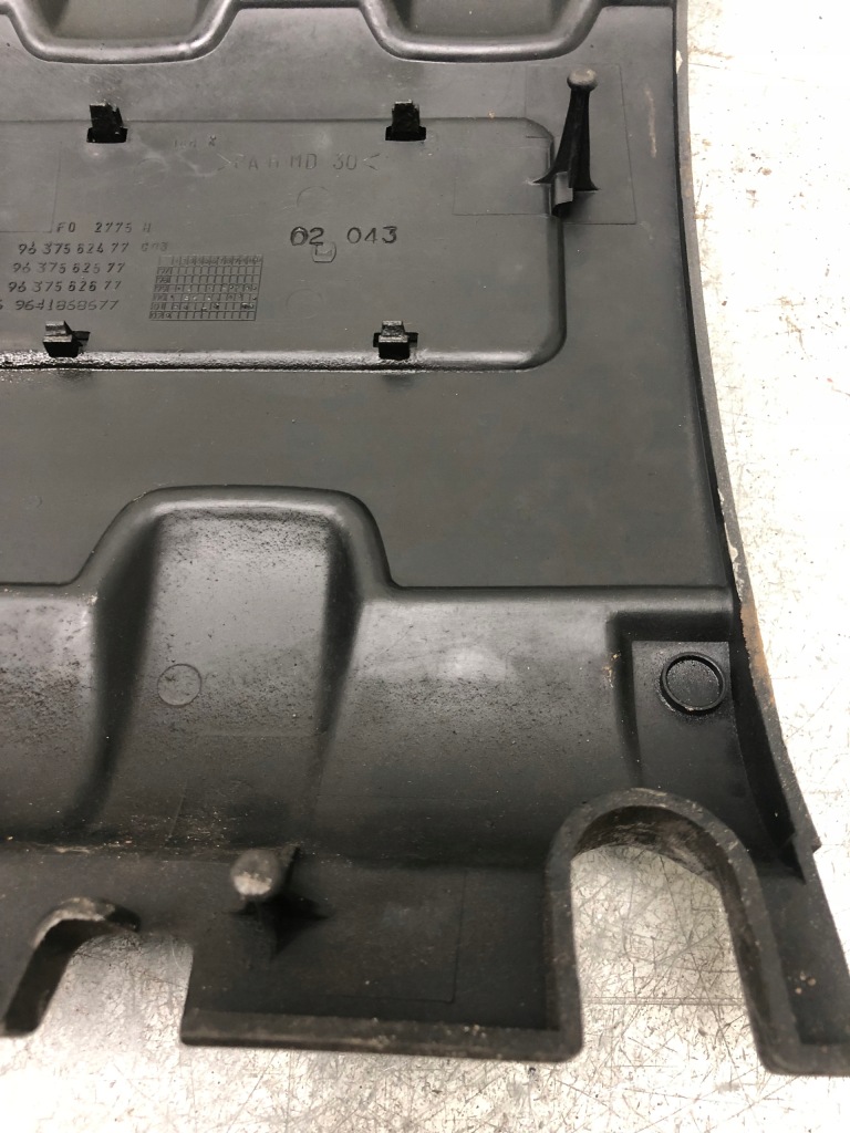 Кришка накладка двигуна renault v6 9637562677 Оригінал