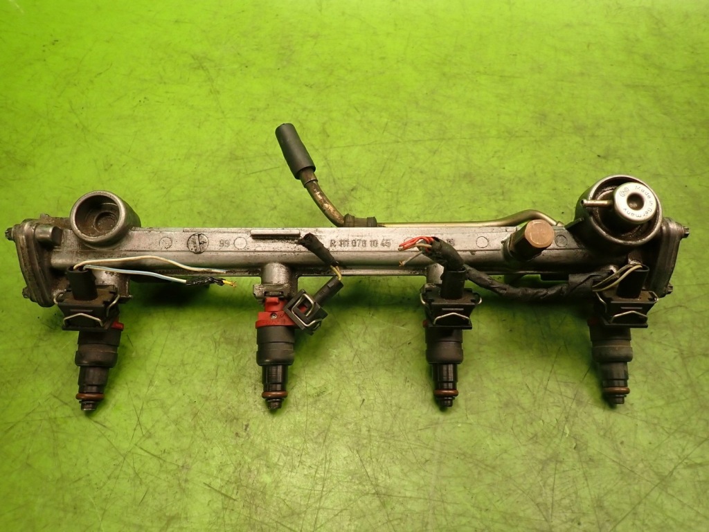 Купити Молдинг упорскування форсунки mercedes w208 2.0 b 00r r1110781045