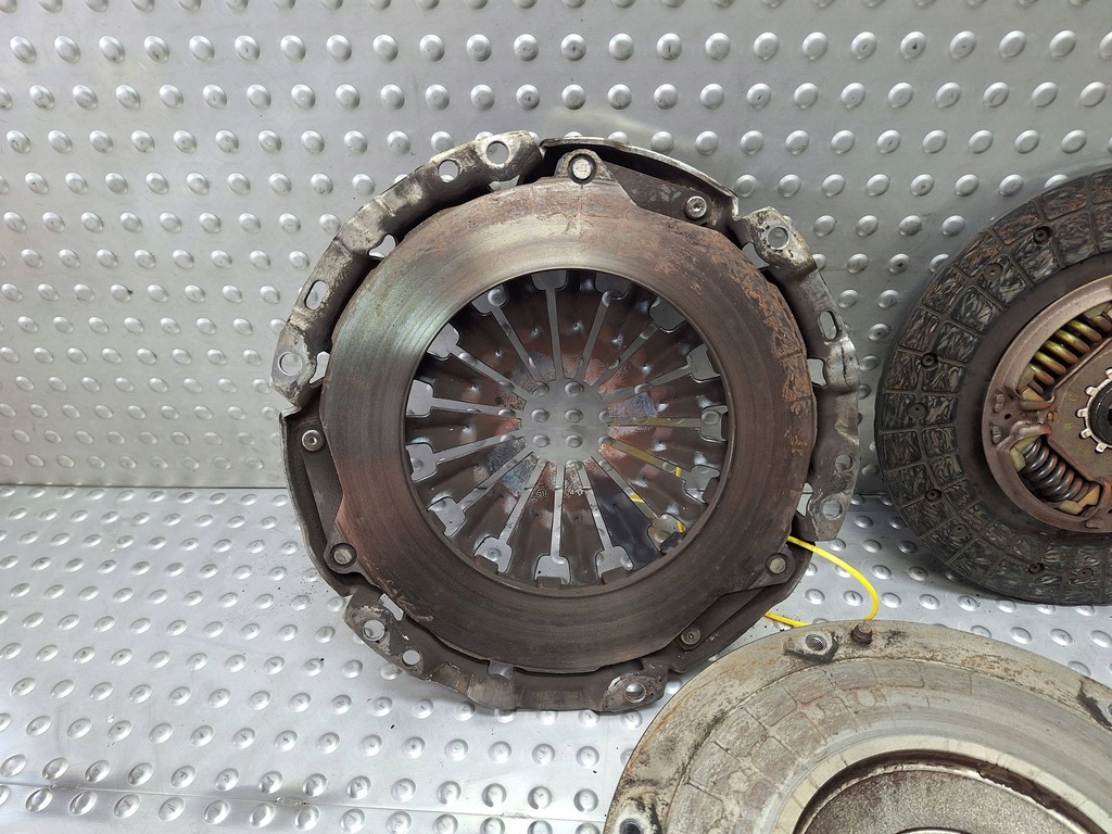 фото №6, Сцепление колесо прижим диск kpl np52100 toyota auris i ii yaris iii 1.4 d4d