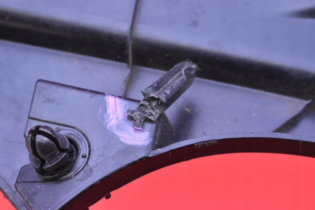 Защита багажника правая 1036238-00-f tesla model x 90d 15-21 Недорого