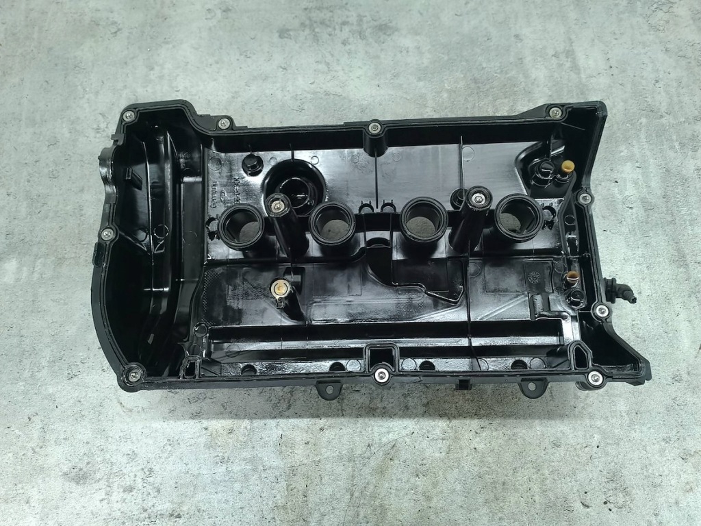 Кришка клапанів ds 4 i v758239780 1.6 thp Зі Шроту