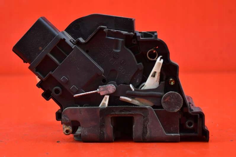 Купити Замок двері правий перед передній eu 3m5a-r21812ak ford focus mk2 04-08