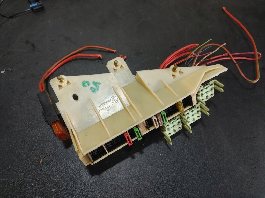 Купить Bmw e39 2.5 бензин корпус коробка предохранителей оригинал