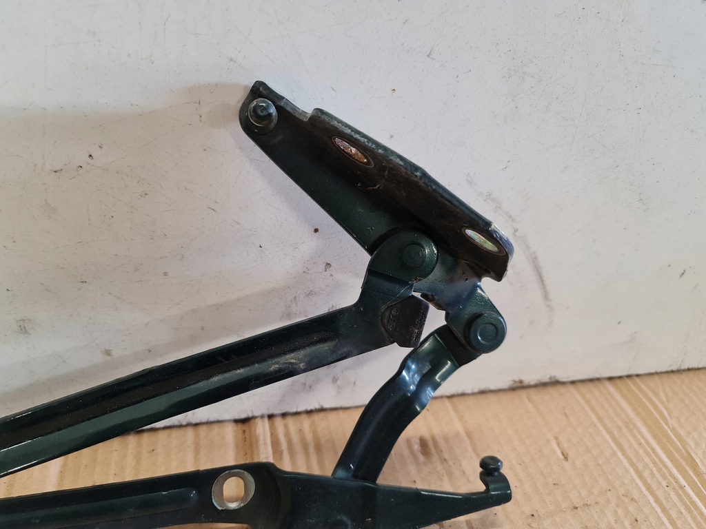 фото №9, Петля крышки багажника левый a8 d2 lz6h 4a5827499a