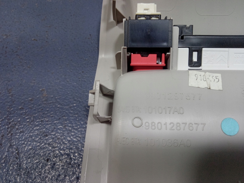 фото №8, Citroen c4 cactus 14- фонари внутреннее потолочный 9801287577