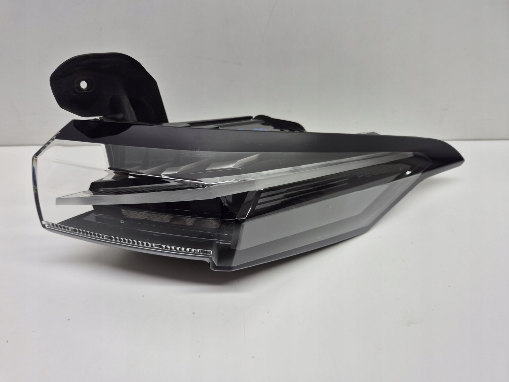 Купить Peugeot 408 фара задняя правый  led оригинал европа 2022-