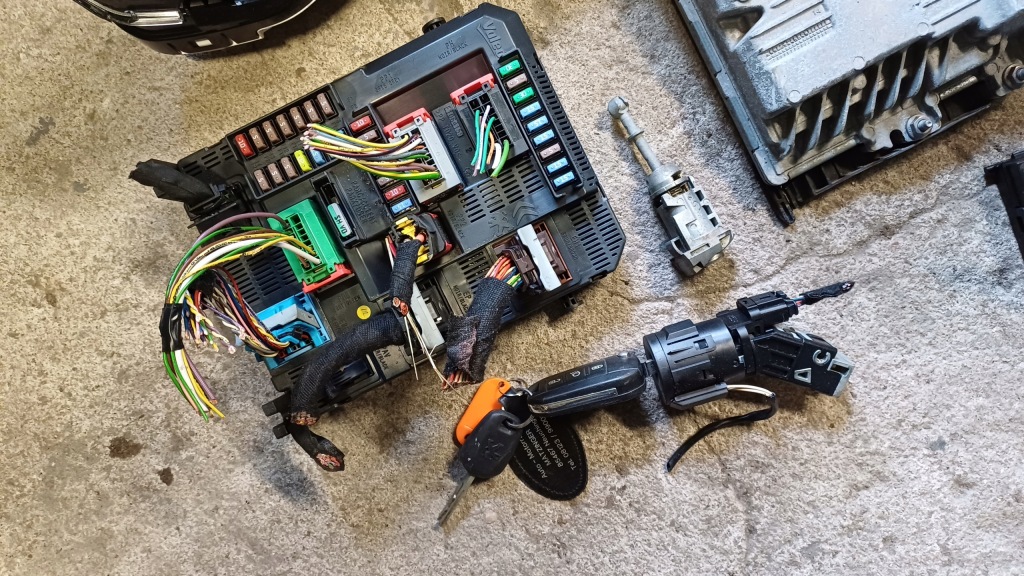 фото №5, Peugeot 308 ii t9 1.6 hdi бортовий комп'ютер набір запуск 9804127280