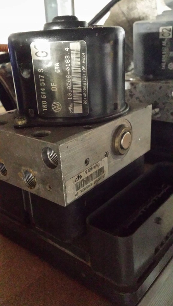 фото №1, Насос abs vw golf v r32 1k0614517s