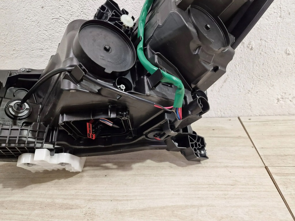 фото №10, Права лампа перед nissan leaf ii 2 ze1 full led 17