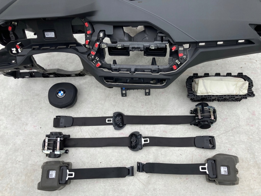 фото №1, Bmw f40 f44 панель приладів консоль панель приладів pulpit полиця подушки безпеки повітряні ремені pas