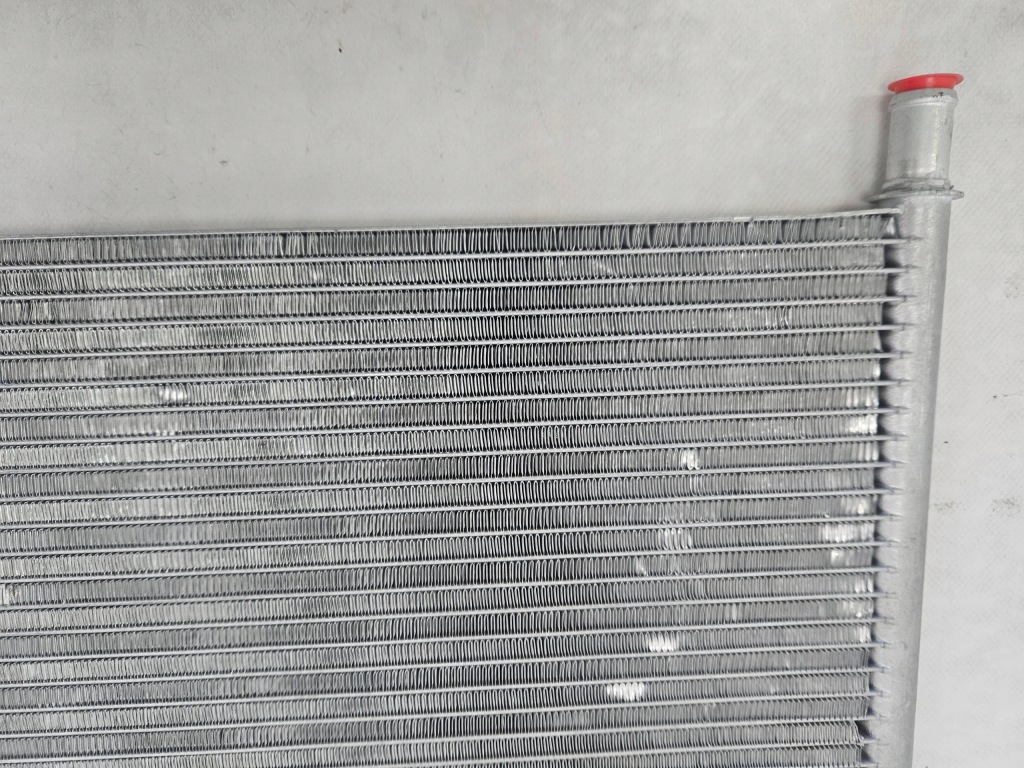 Tesla model x 2015 - радіатор води 1048498-00-c Зі Шроту