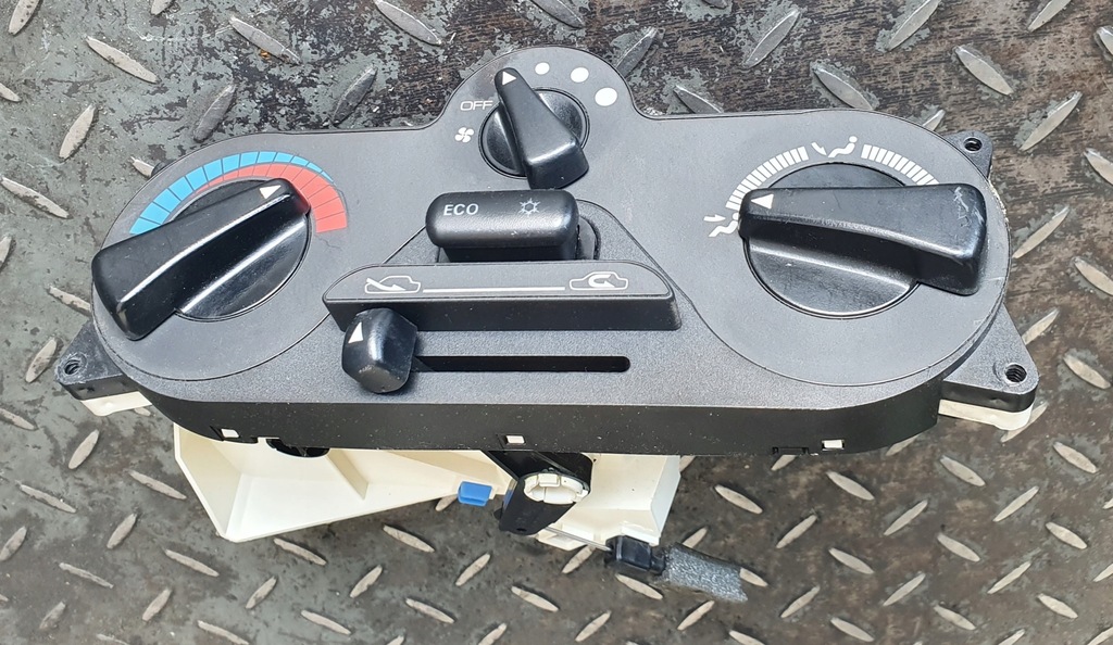 фото №1, Панель обдув mitsubishi carisma i