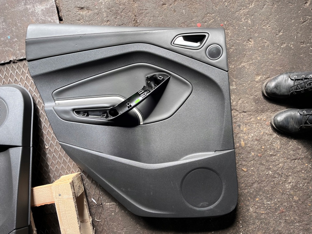 фото №1, 33 ford kuga оббивка обшивка задній лівий vignale