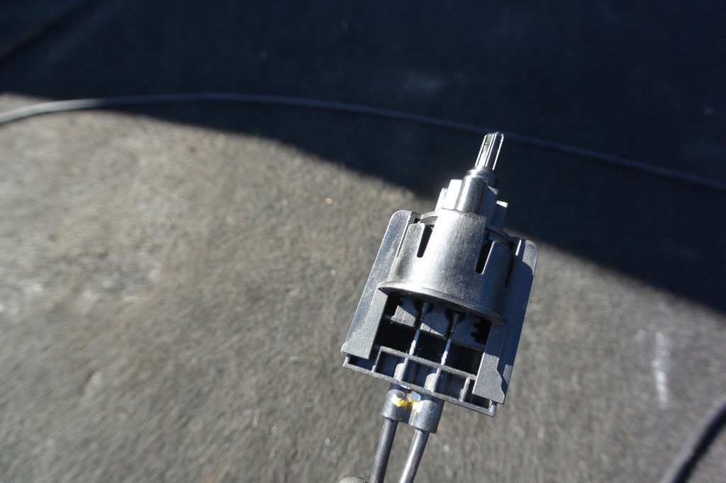 фото №9, Dacia duster ii 17- тросы капот регулировки лампа kpl оригинал