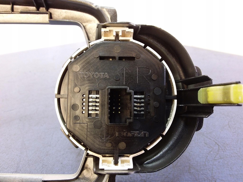 фото №4, Toyota yaris iii молдинг рамка радіо