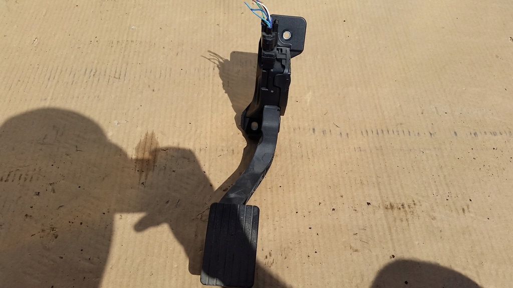 фото №1, Потенциометр газа mitsubishi space star ii1600a093