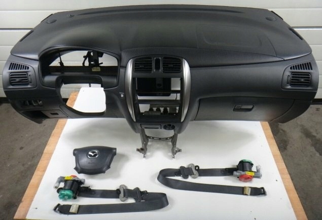 фото №1, Mazda premacy lift 02 r панель приладів приладова консоль