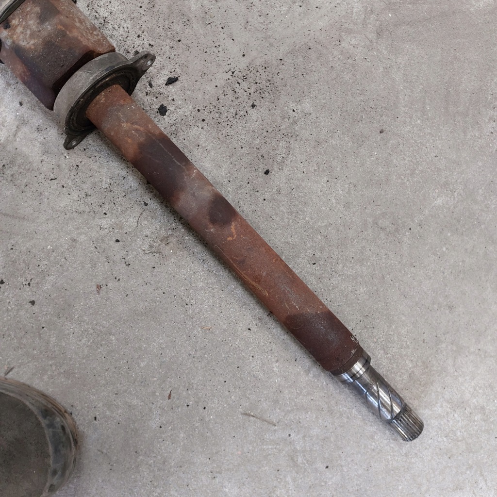 Volvo v40 2 2,0d 2014 привідний вал права довга p31325962 Ціна