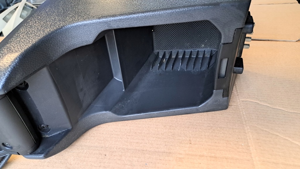 фото №9, Подлокотник туннель средний подстаканник бардачок volvo xc90