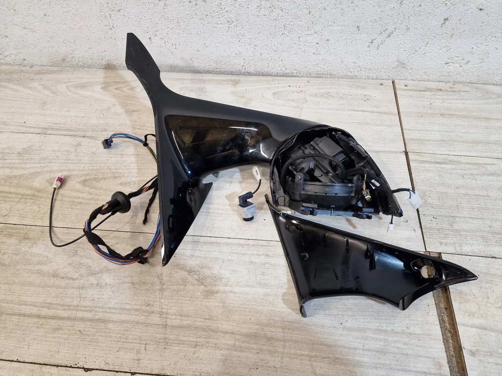 фото №1, Aston martin db12 праве дзеркало