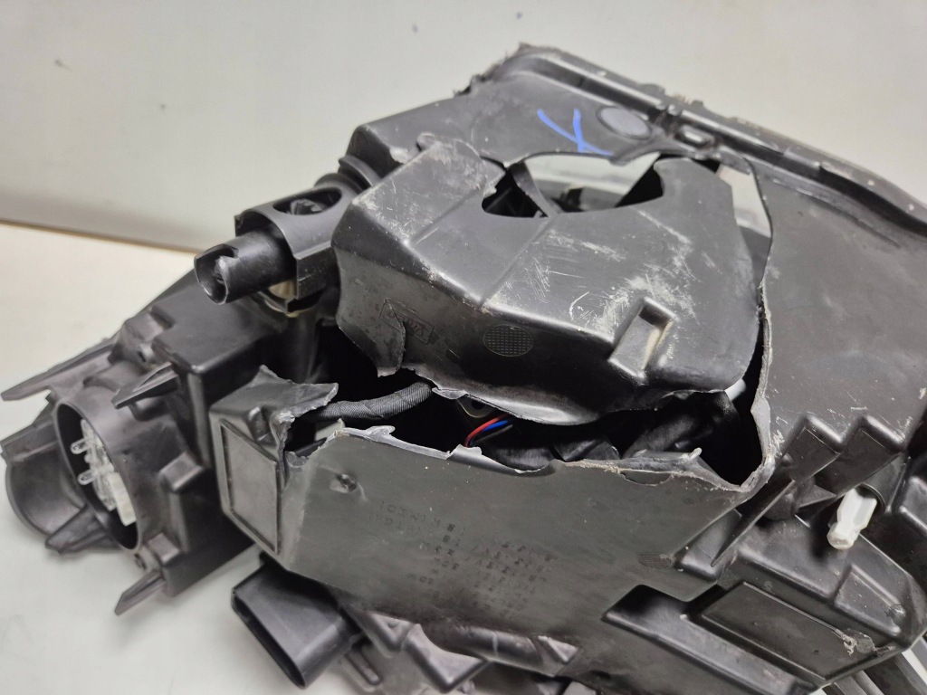 Фара правый перед фара европа  full led 32133578 volvo xc40 2 Оригинал