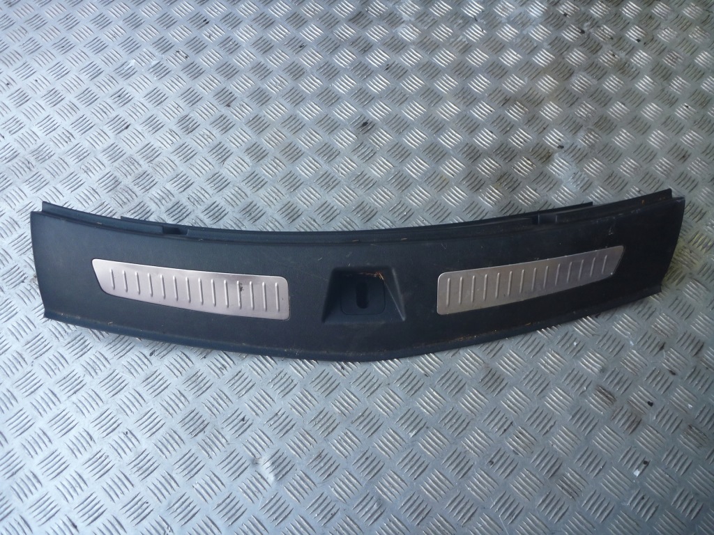 Купити Накладка поперечина заднього cadillac xt5 2017