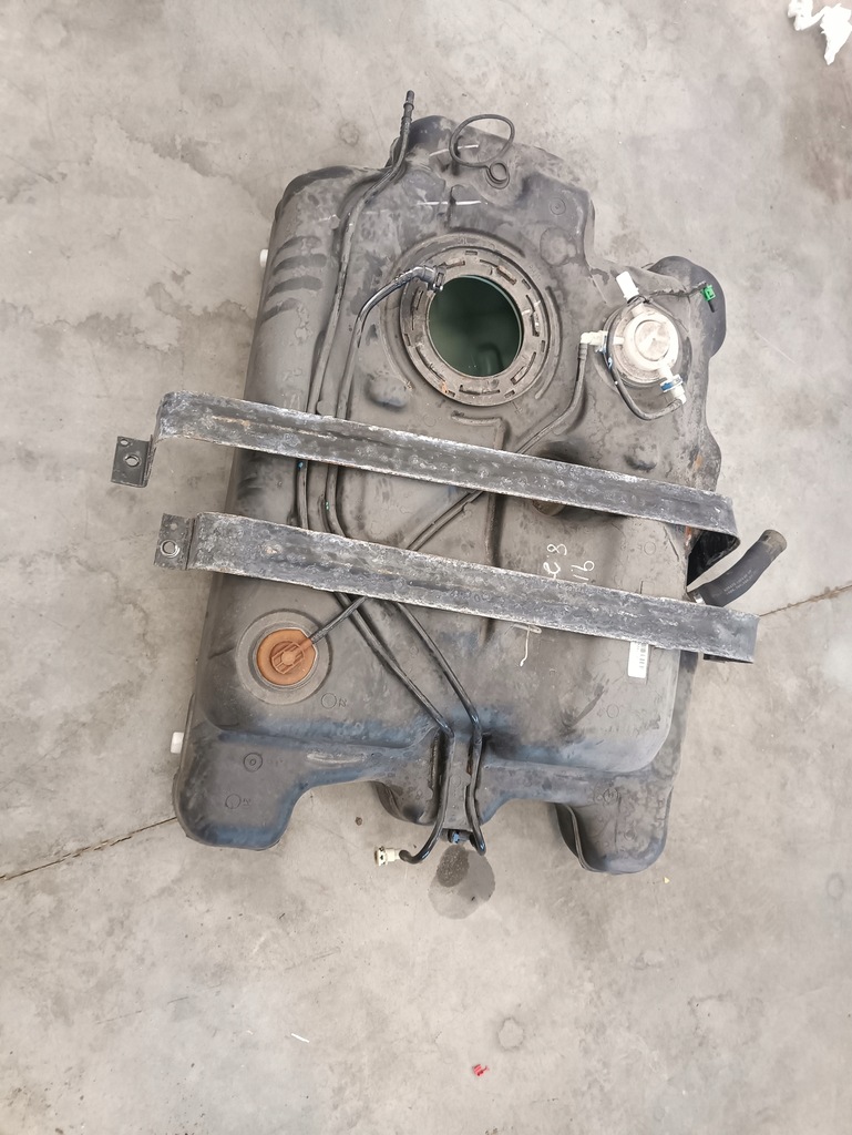 фото №8, Chrysler town country бак пального