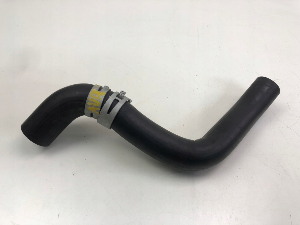 Купити Toyota auris 1.8 гібрид патрубок труба води 16571-0t260