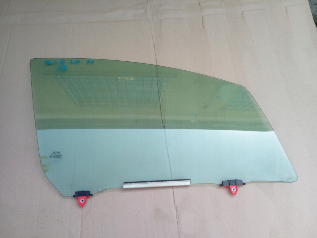фото №3, Стекло toyota yaris iii lift. перед oryg.