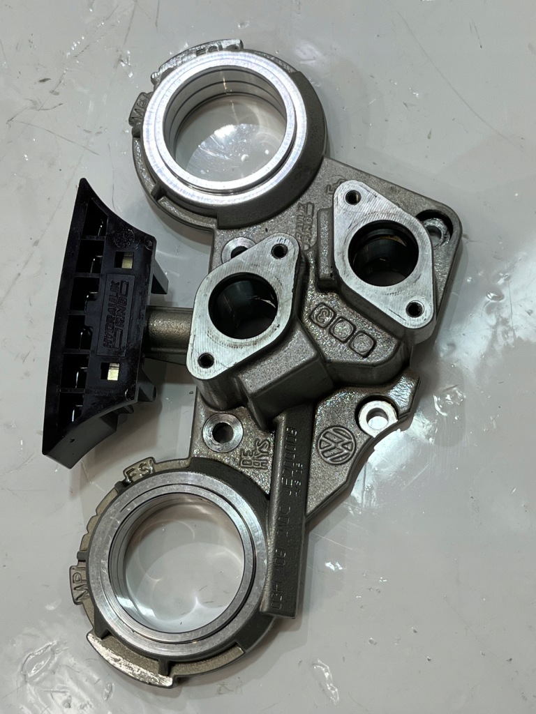 фото №1, Корпус валов vw touareg 7p 3.6 03h109210c