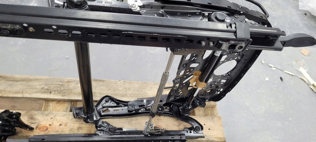 фото №12, A4 b9 8w каркас сиденье сиденье правый перед sline