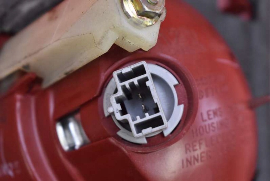 фото №7, Лампа ліва задня задня p2913l mazda 3 1 i bk 5d hb 03-06