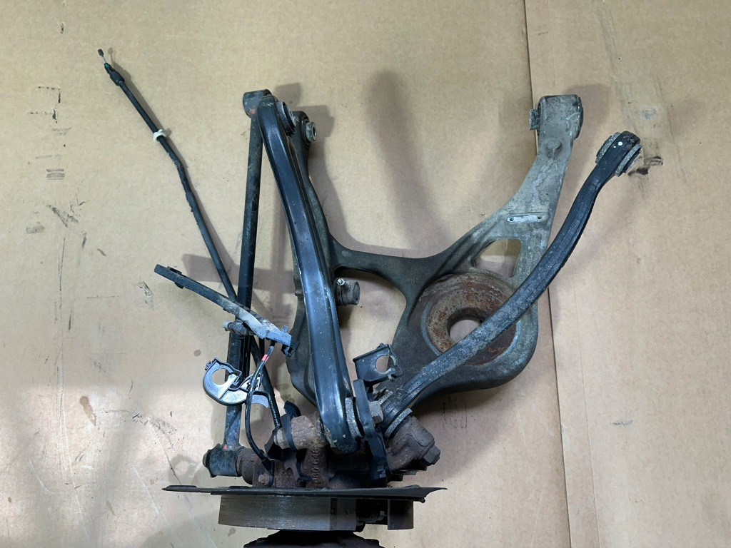 Поворотный кулак правый задний , правая задняя, рычаг, ступица mercedes ml w164 6.3 amg Оригинал