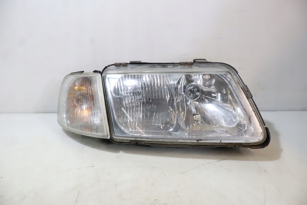 фото №1, Лампа права передня audi a3 8l