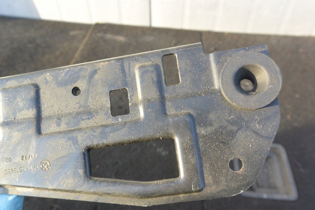 Кронштейн кронштейн бака расширительный bmw 3-seria f30 330e Недорого