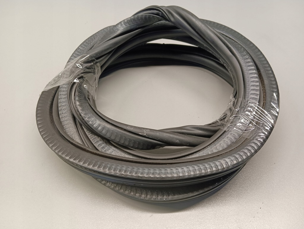 фото №1, Прокладка дверь правый левый задняя audi a6 c7 sedan