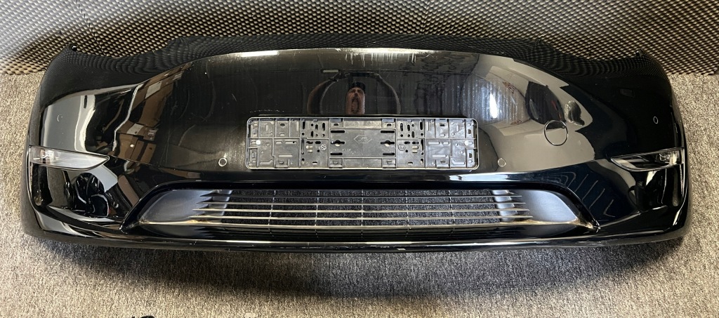 Tesla y бампер, ремінь передній демонтаж Недорого