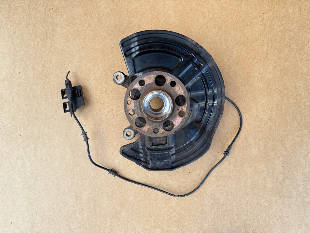 фото №1, Поворотный кулак левая перед 24605 mercedes w117 w176 w246