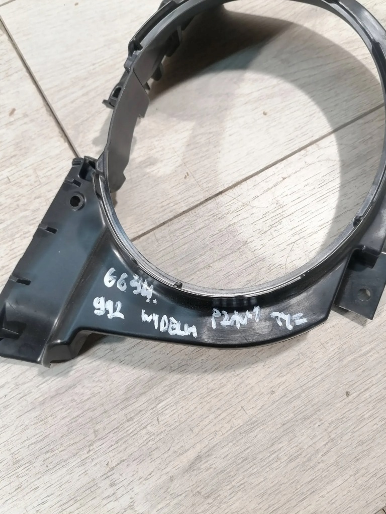 фото №3, Porsche 992 рамка выхлоп правый задняя 992807874a