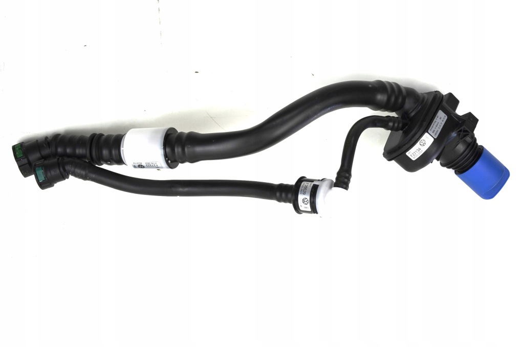 фото №1, Vw golf viii 8 2.0tdi заливная горловина adblue 5q0131965s