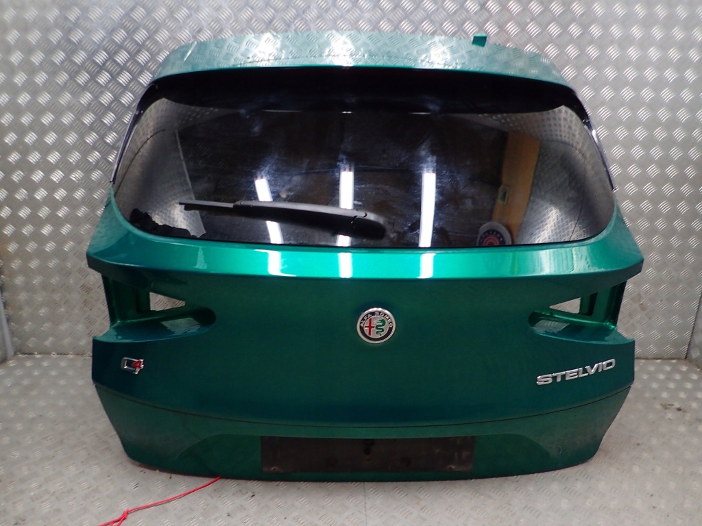 Купити Alfa romeo stelvio qv рестайлінг  кришка багажника задній задня комплектна скло спойлер камера n1