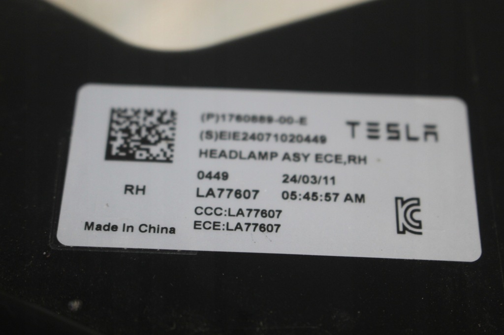 Фара правий перед tesla model 3 y рестайлінг  full led 1760889-00-e Оригінал