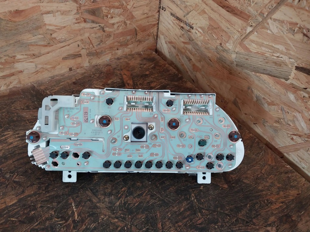 фото №11, Лічильник приладова панель volvo v40 2.0 30813197 30800600