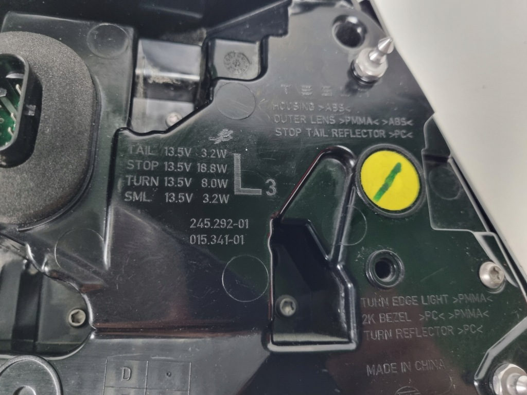 Tesla model 3 рестайлінг  лампа задня ліва задній + w кришка комплект . 1502086-99-d Зі Шроту